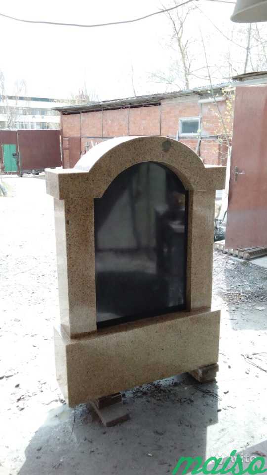 Памятник камень гранит в Москве. Фото 1