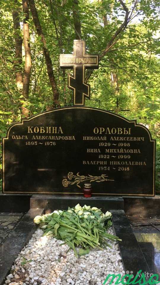 Гравировка надписи на памятнике на кладбище в Москве. Фото 10