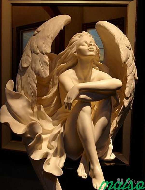 Скульптура девушки-ангела в натуральную величину в Москве. Фото 1