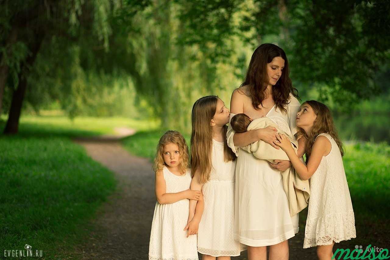 Четыре дочери в семье. Четыре Дочки. Мама и четыре Дочки. Красивые мамы с четырьмя детьми. Фотосессия с четырьмя дочками.