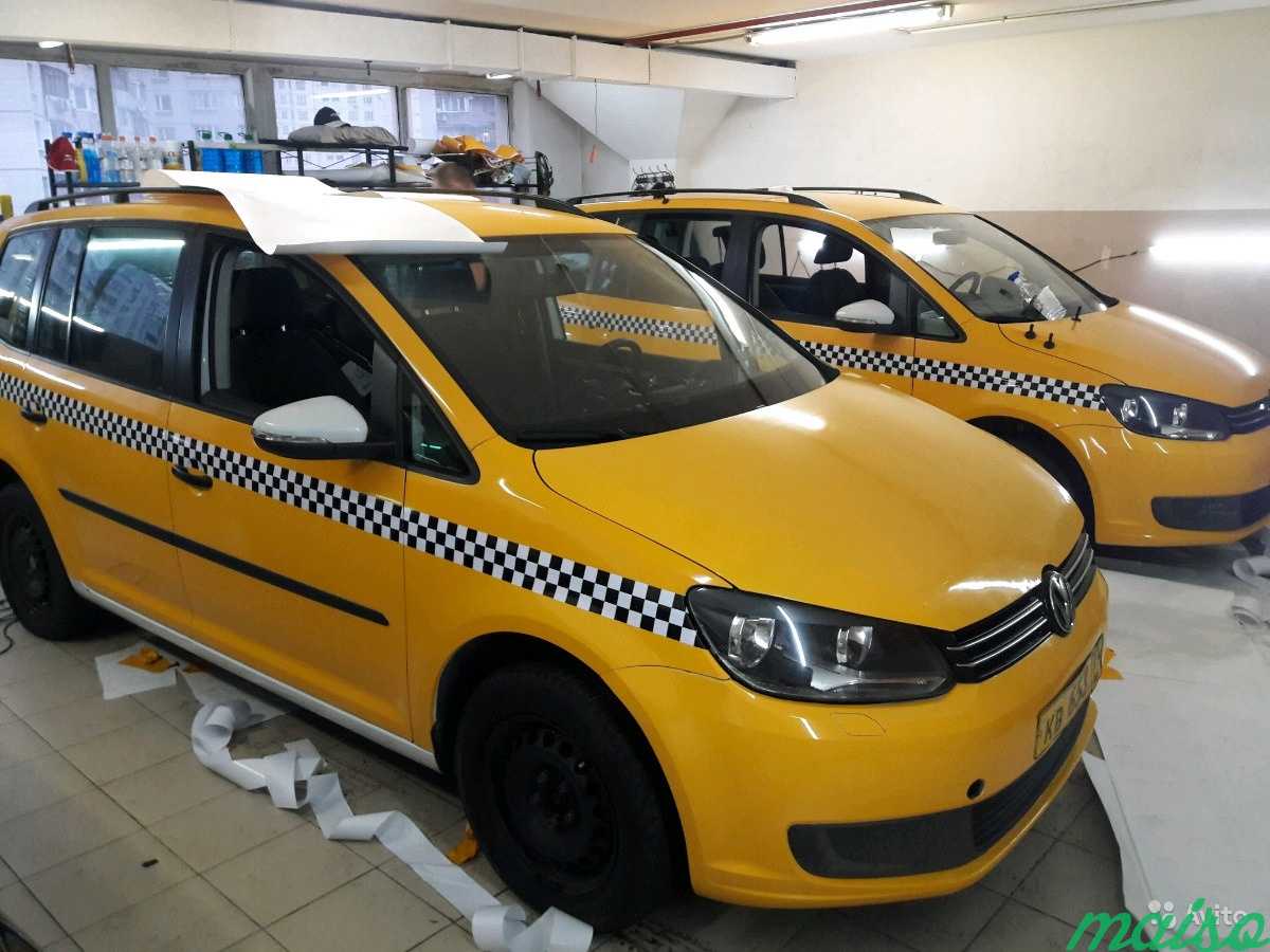 Купить желтое такси. Желтое такси. Оклейка авто желтой пленкой. Оклейка желтый такси. Желтая такси иномарка.