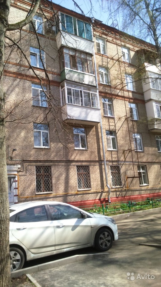 Продам комнату Комната 13.6 м² в 3-к квартире на 1 этаже 5-этажного кирпичного дома в Москве. Фото 1