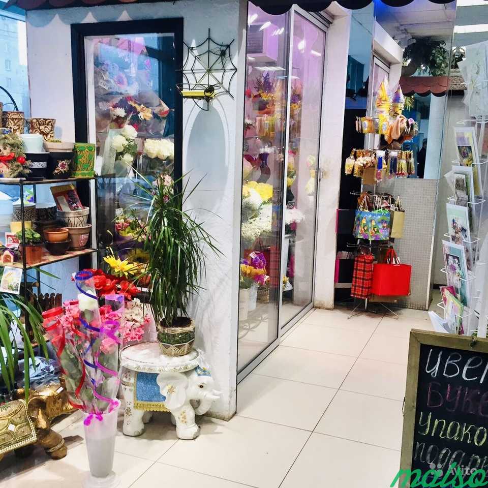Магазин цветов,шаров и товаров для праздника в Москве. Фото 2