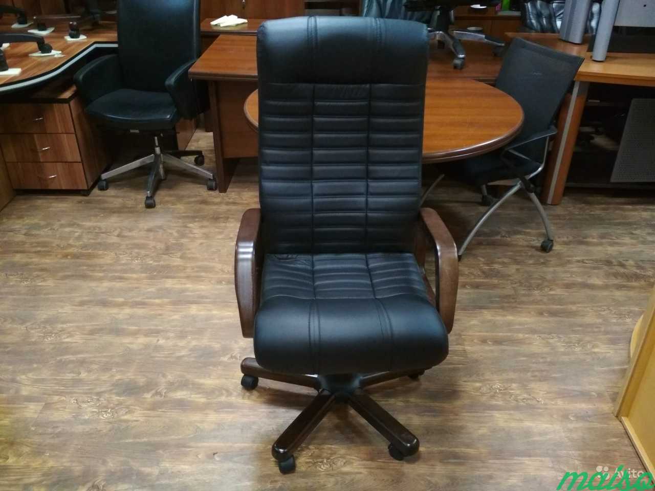 Новое кресло руководителя Атлант Экс, кожа/дерево в Москве. Фото 4