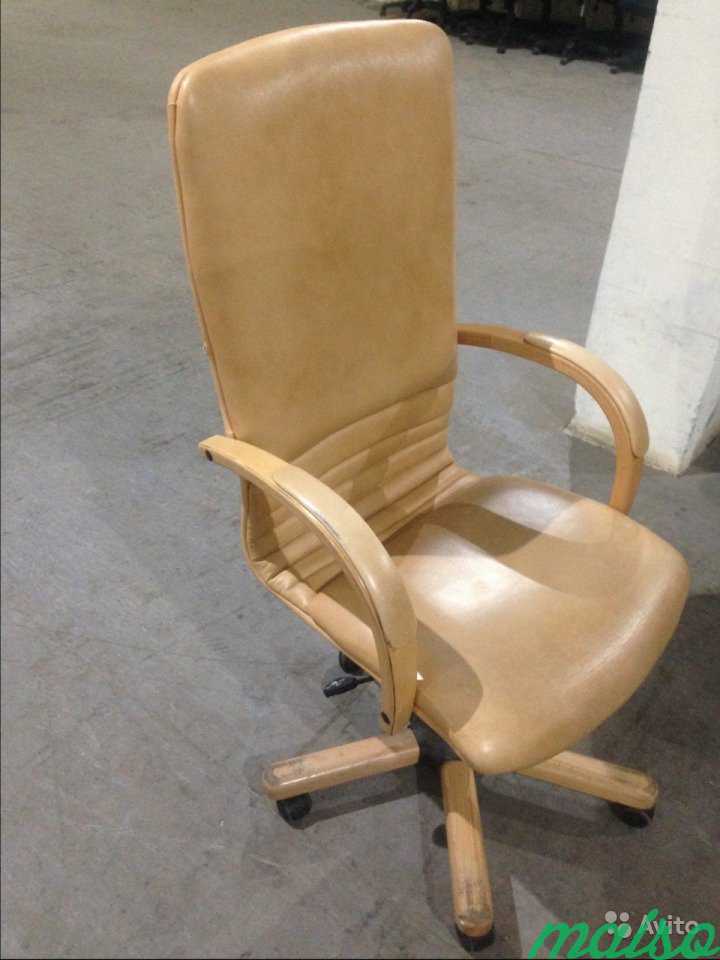 Офисное кресло(кожа),б/у в Москве. Фото 3