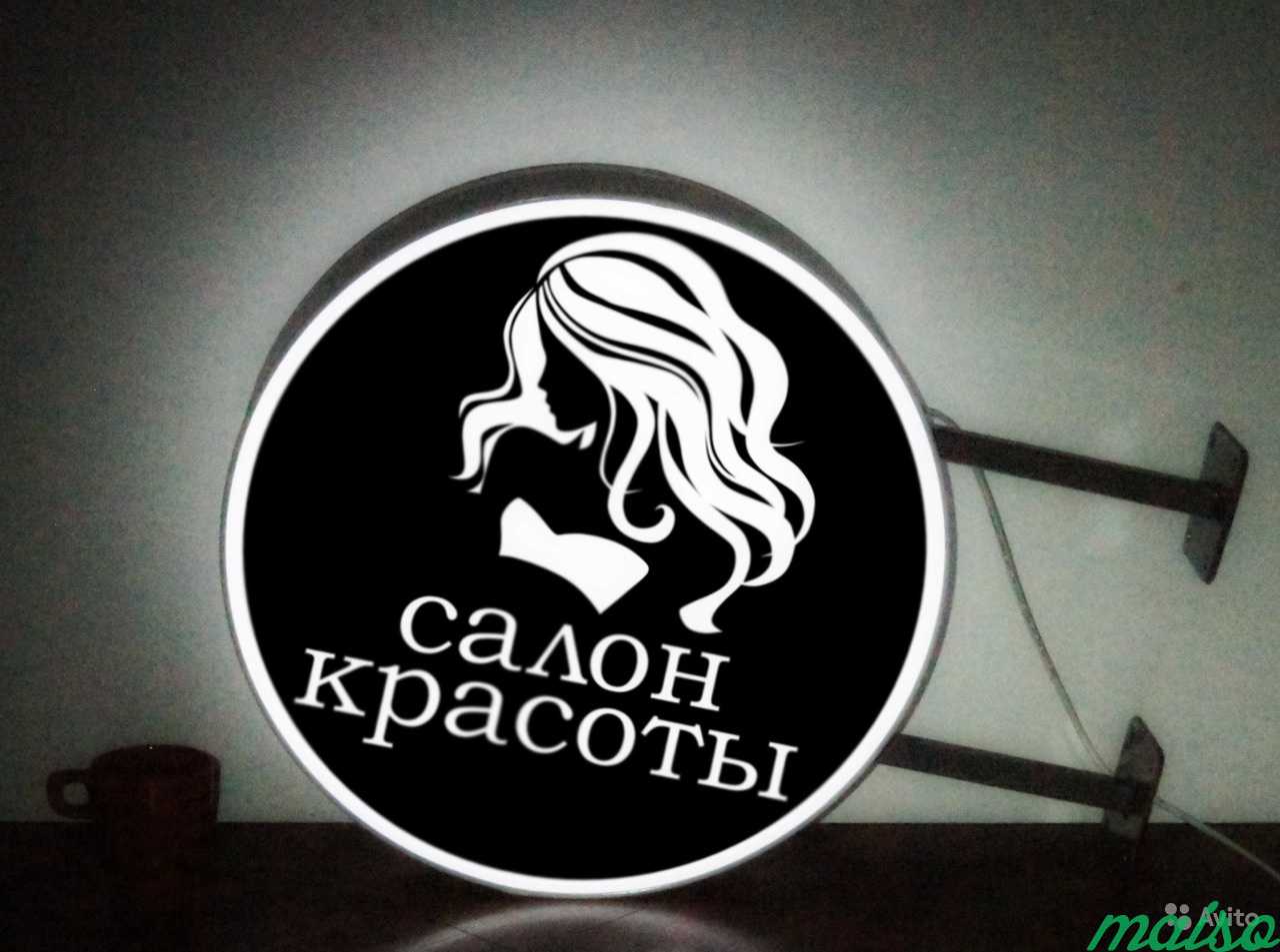 Вывеска панель-кронштейн LED Салон Красоты в Москве. Фото 2