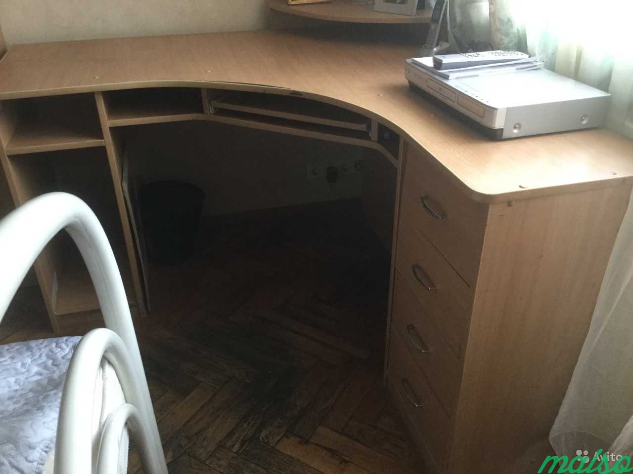 Компьютерный / письменный стол с тумбой (б/у) в Москве. Фото 4