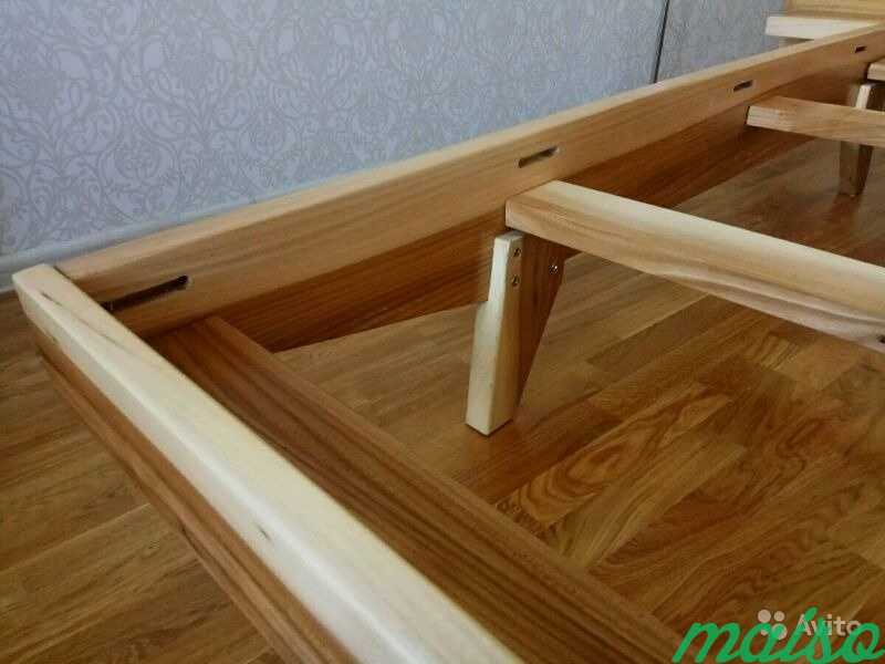 Кровать из массива карагач в Москве. Фото 5