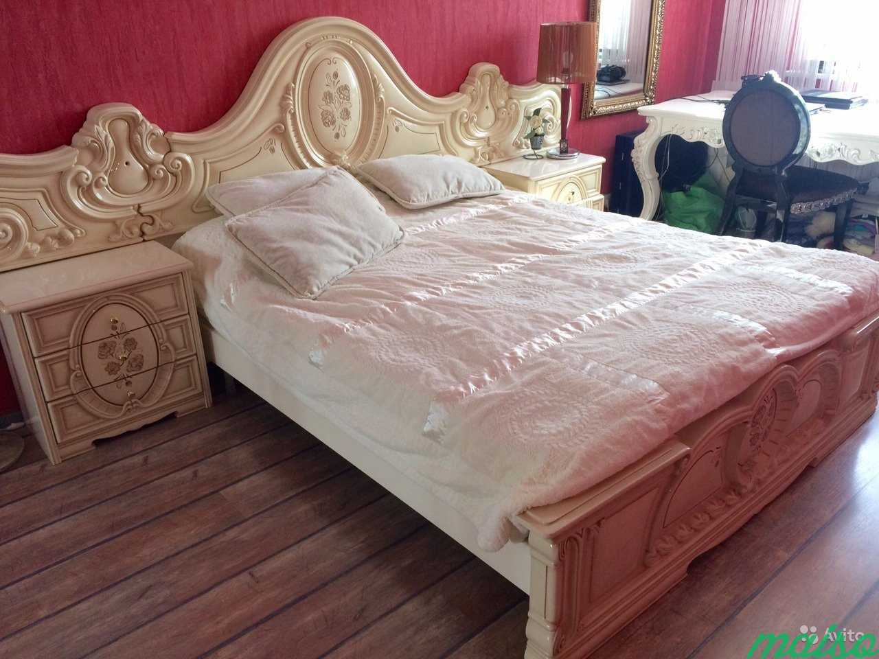 Спальный гарнитур: кровать+тумбы Италия в Москве. Фото 1
