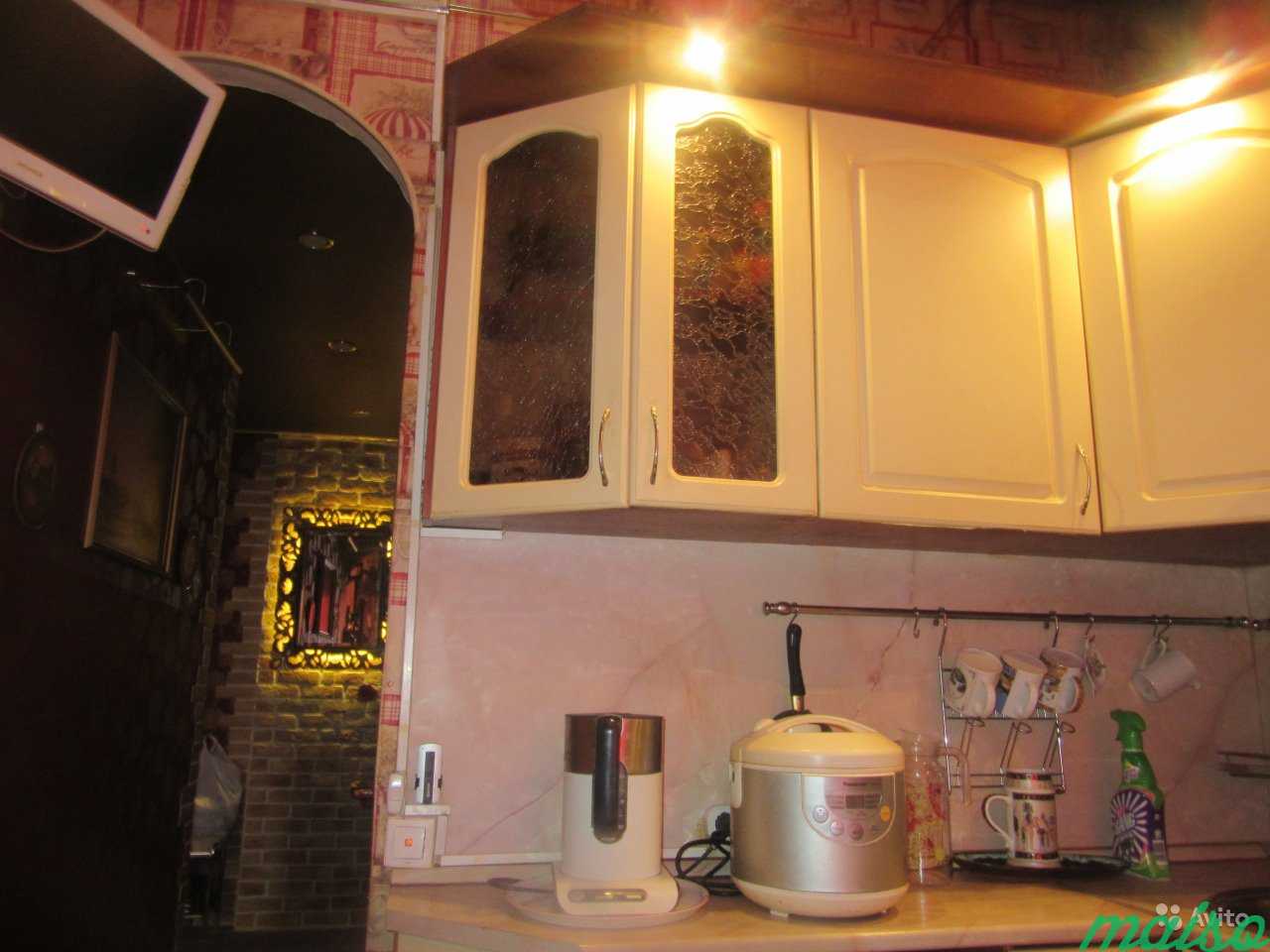 Кухонный гарнитур б/у со стеклянным столом в Москве. Фото 1