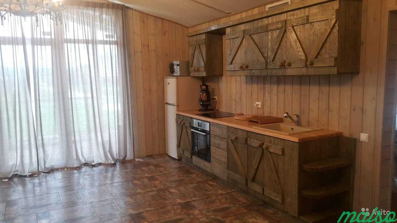 Кухонный гарнитур из массива сосны в стиле кантри в Москве. Фото 3