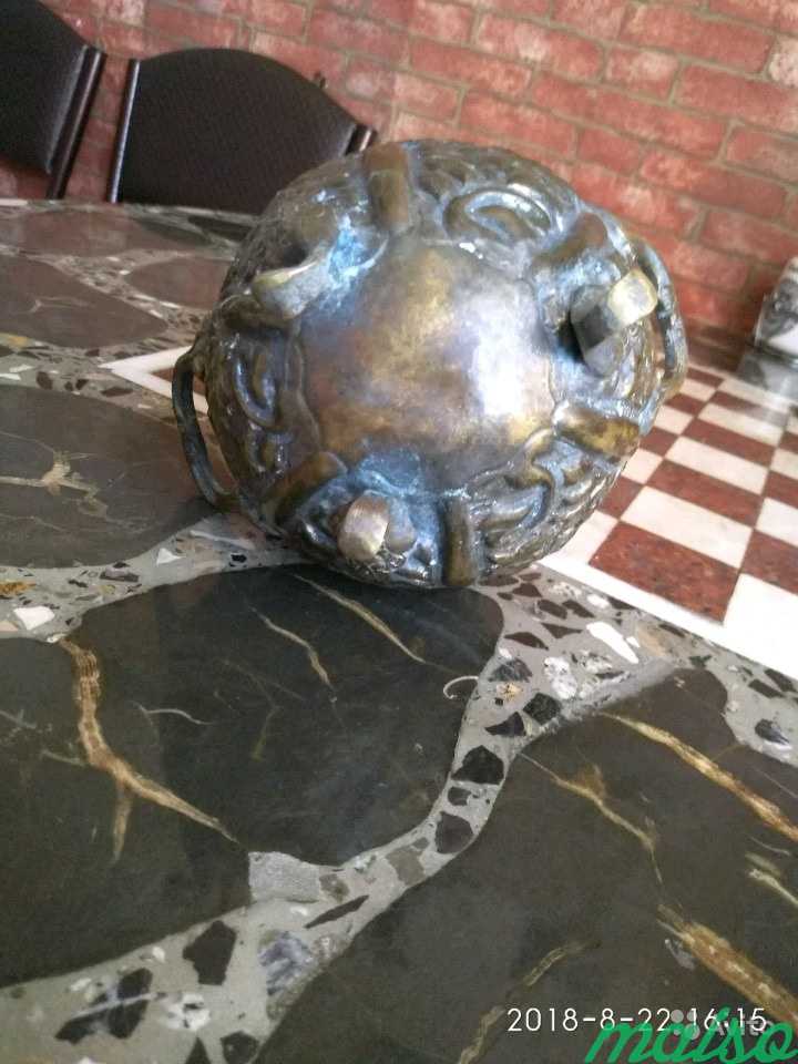 Старинная ваза из бронзы в Москве. Фото 3
