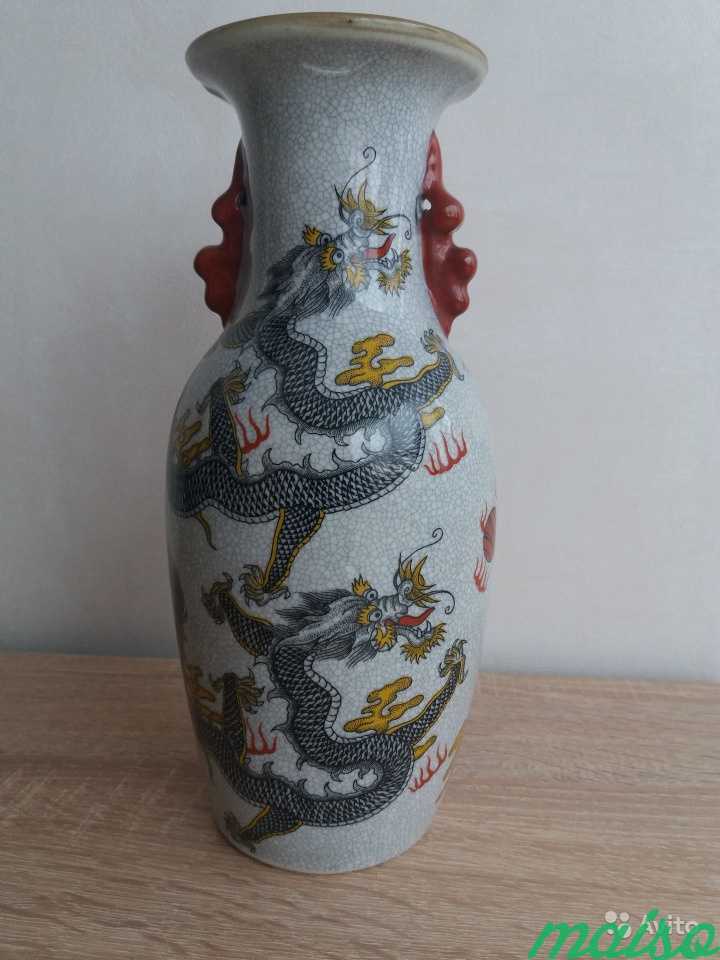 Светло- серая ваза, кракелюр, с двумя драконами в Москве. Фото 1