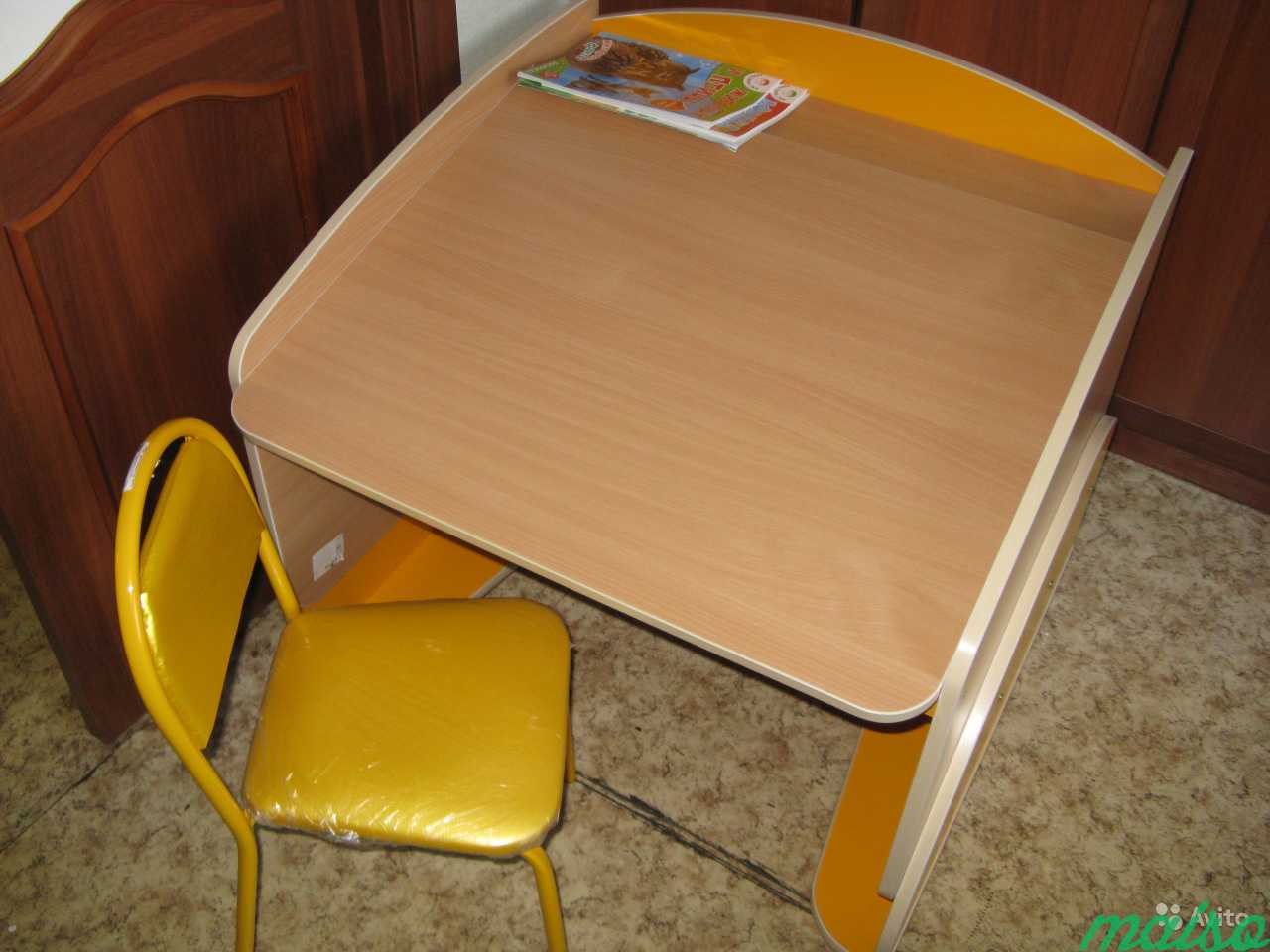 Стол письменный парта светлая,стул новый желтый ко в Москве. Фото 1