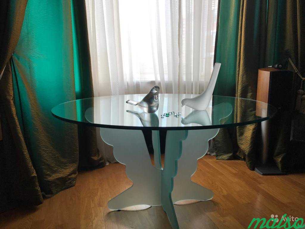 Итальянский стеклянный обеденный стол в Москве. Фото 1