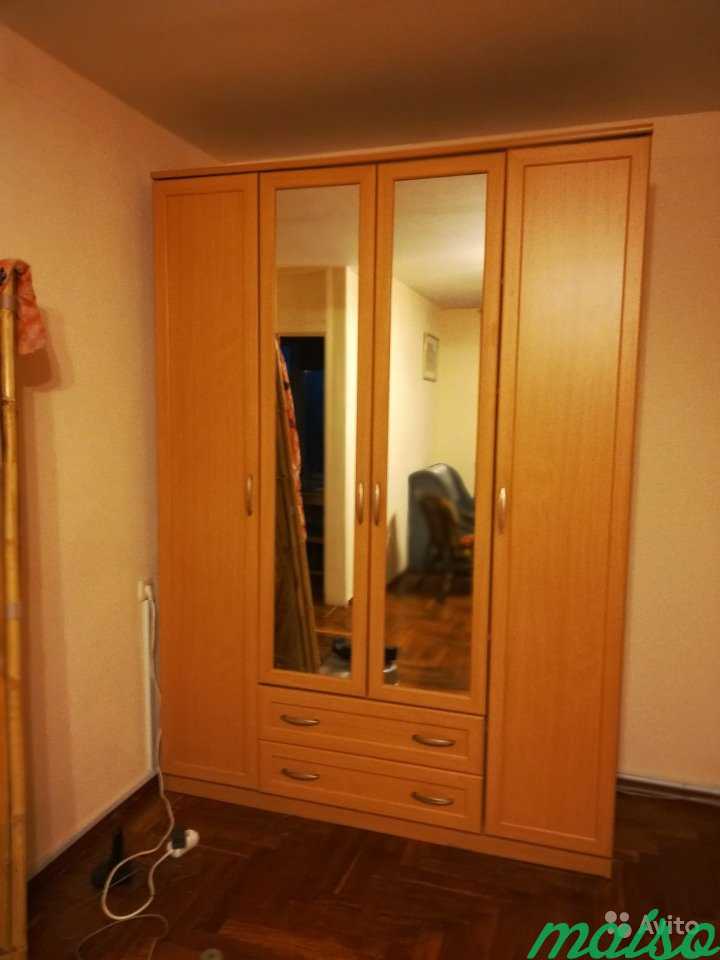 Продам трехстворчатый шкаф с зеркалом в Москве. Фото 2