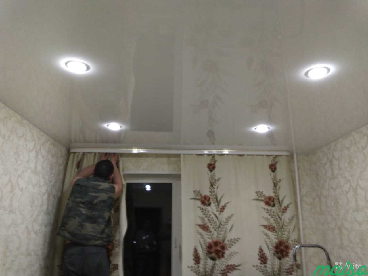натяжные потолки матовые белые со светильниками фото