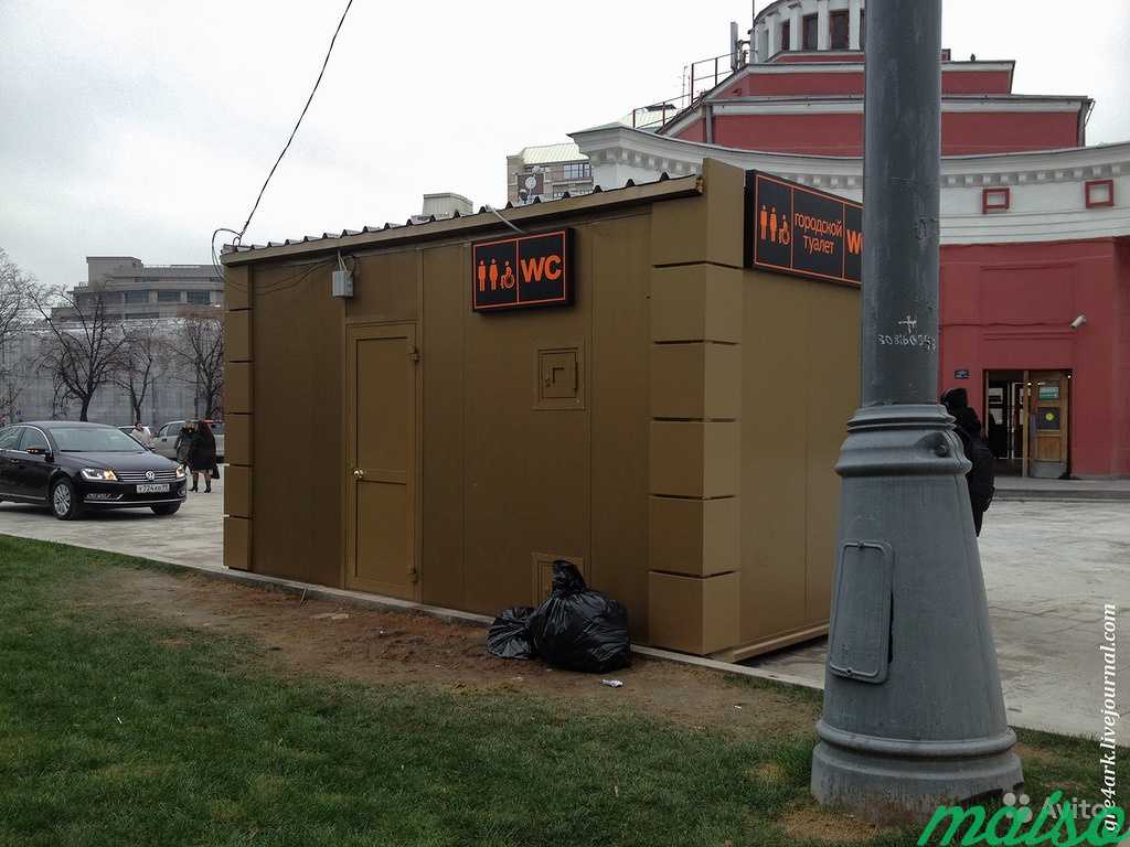 Городской полностью автономный туалетный модуль в Москве. Фото 9