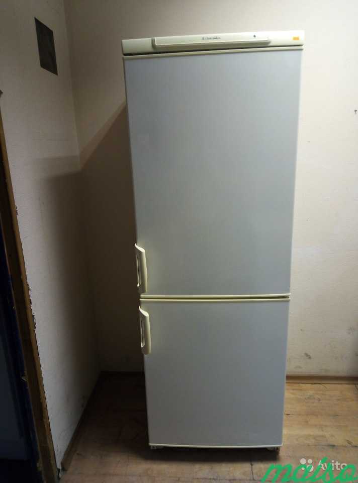Холодильник Electrolux ERB 3198 Б/У в Москве. Фото 1