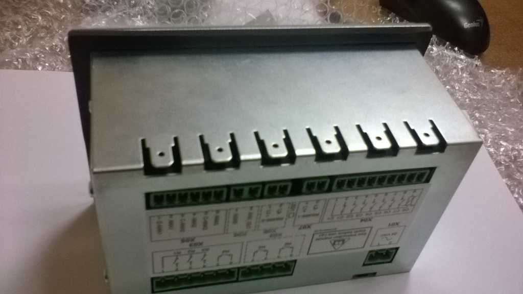 Конроллер AirmasterS1- программируемый микропроцессорный блок управления винтовыми компрессорами в Москве. Фото 4