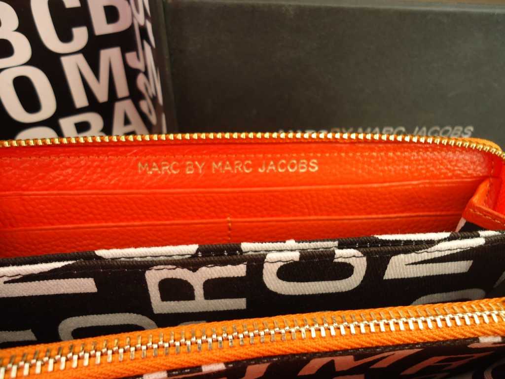 Кошелек кожаный Marc Jacobs оранжевый в Москве. Фото 3