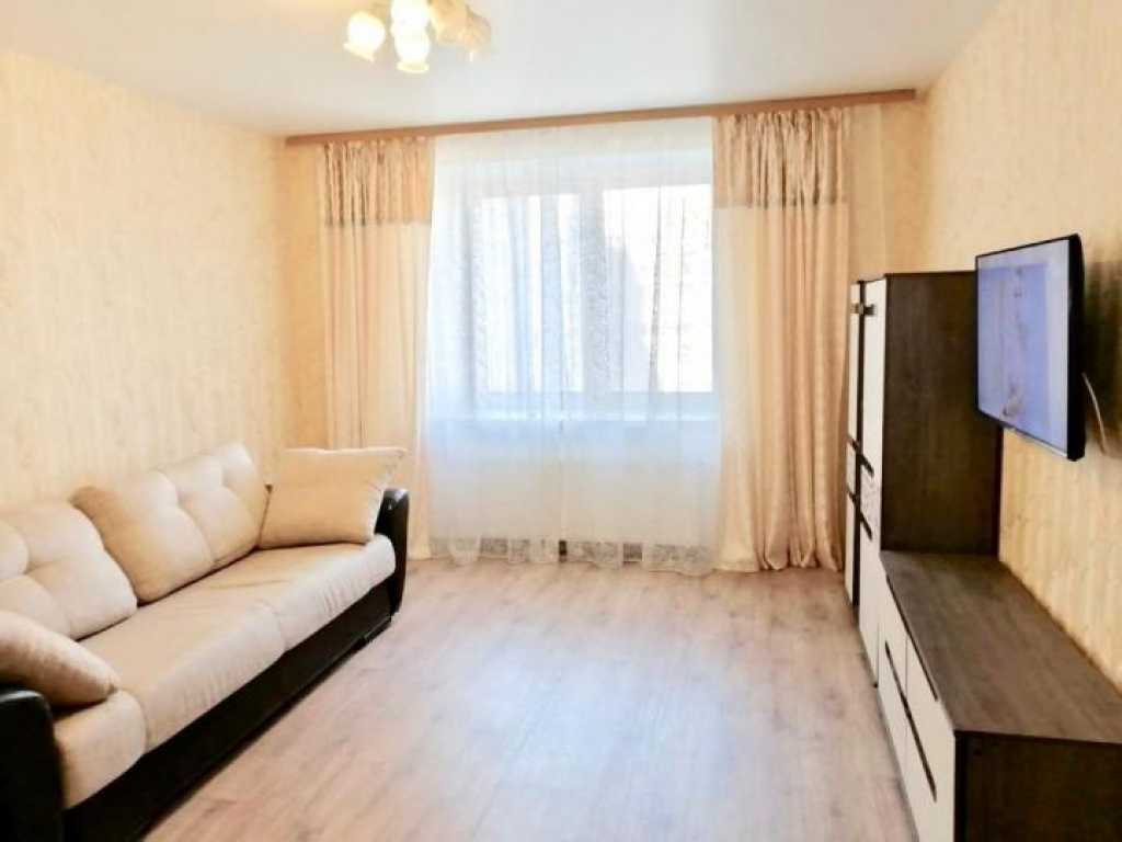 Сдается однокомнатная квартира на длительный срок в Екатеринбурге. Фото 1