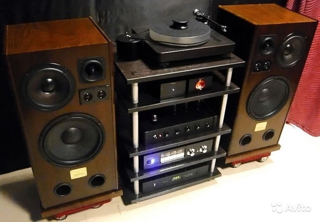 Vinyl system. Винил с колонками. Ретро акустические системы с винилом и усилителем. Акустика СССР высшего класса. Monarchy Audio model 33.