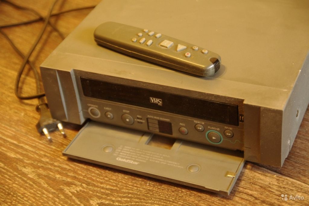 P player. Видеомагнитофон GOLDSTAR P-RN-500aw. Видеоплеера GOLDSTAR P-r500aw. Видеоплеер VHS GOLDSTAR rn800w. GOLDSTAR P-r500aw пульт.