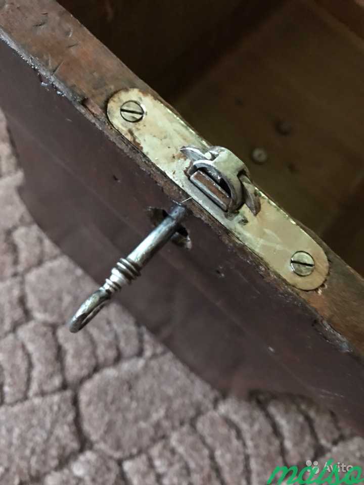 Крышка с ключом от швейной машинки Knoch Ossa в Москве. Фото 9