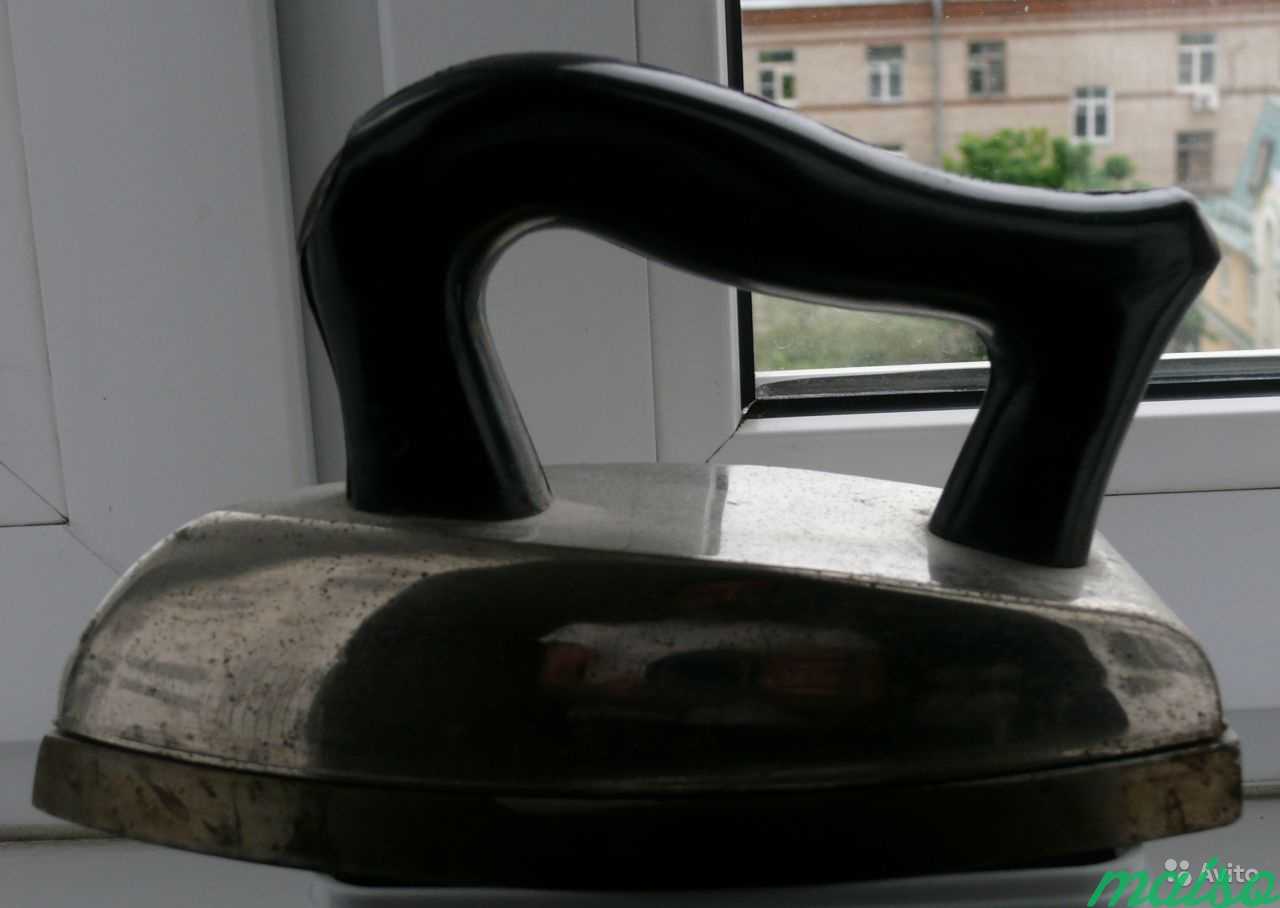 Антикварный утюг-болванка, с откидной крышкой в Москве. Фото 1