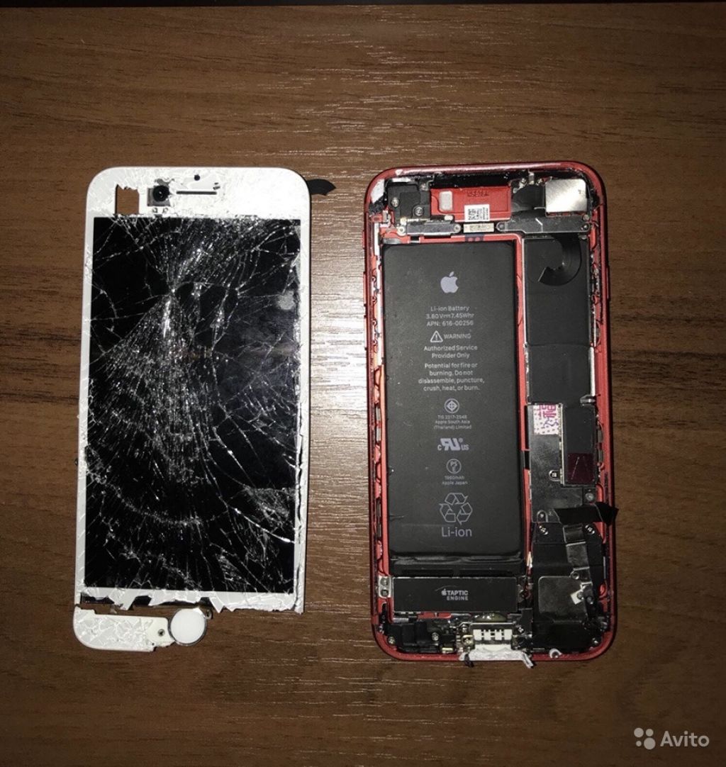 Разбитый айфон 7 красный