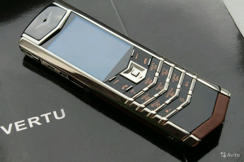 Brown телефон. Vertu Signature s Design Gold Alligator. Vertu Signature s Design Pure Silver.