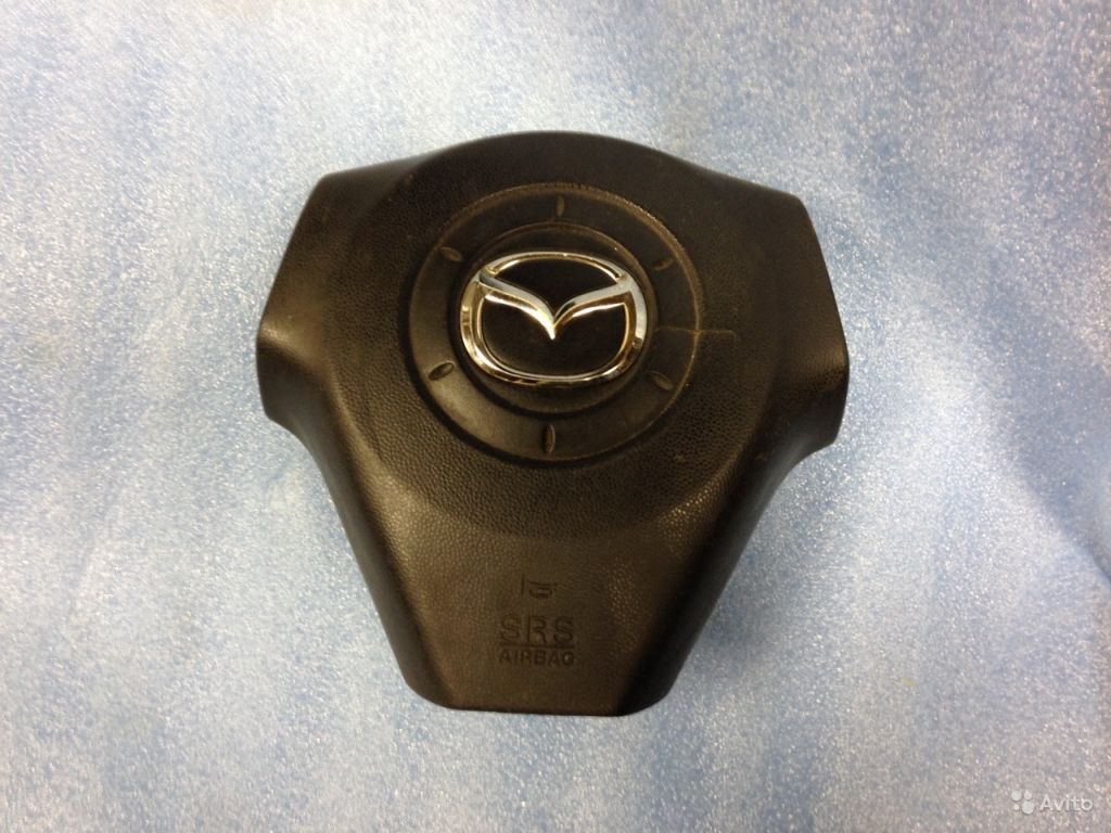 Подушка безопасности мазда 3. Подушка безопасности руля Mazda 3 BK. Накладка на руль airbag Мазда 3. Заглушка подушки безопасности Мазда 3 артикул. Мазда заглушка в руль.